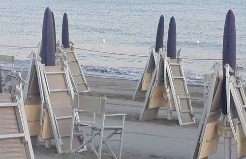 Piombino Apartment | Top-Rated Oceanfront Apartment in Vibrant Piombino