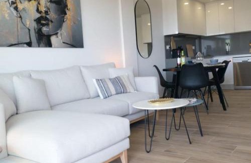 Els Arenals del Sol Apartment | Tranquil Apartment Florian with Private Beach & Ocean View