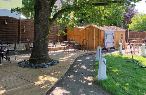 Allagen Apartment | Cozy Apartment for 2 with Child-Friendly Amenities