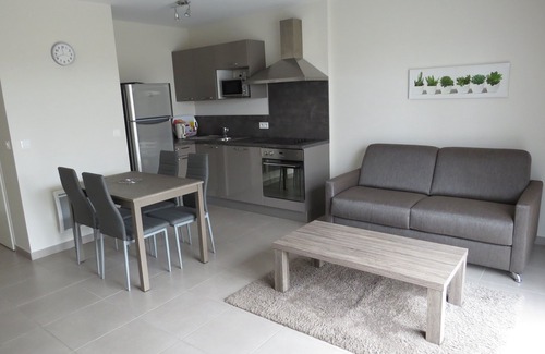 Colombiers Apartment | Cozy Apartment for 2 with Kitchen - Rated 10/10 by Guests