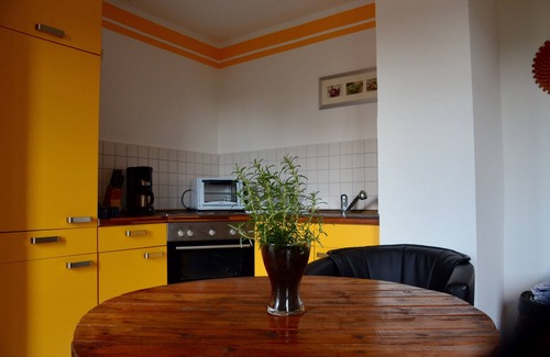 Leisnig Apartment | Scenic Apartment with Kitchen and Castle Views for Two