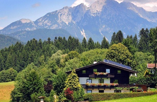 Itter Apartment | Cozy Guesthouse Apartment for 4 with Spa & Breakfast