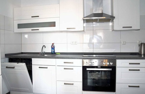 Frohnhausen Apartment | Cozy Apartment for 4 Guests with Kitchen in Essen