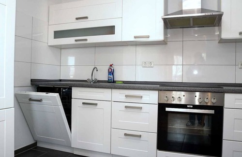 Frohnhausen Apartment | Cozy Apartment for 4 Guests with Kitchen in Essen