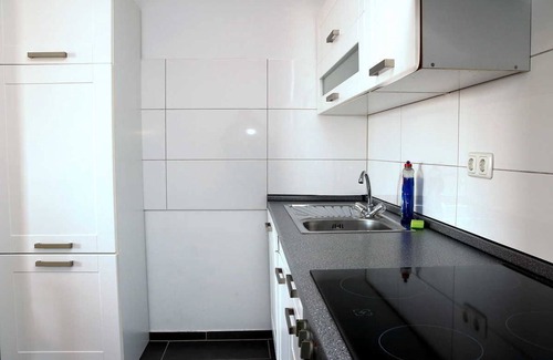 Frohnhausen Apartment | Cozy Apartment for 4 Guests with Kitchen in Essen