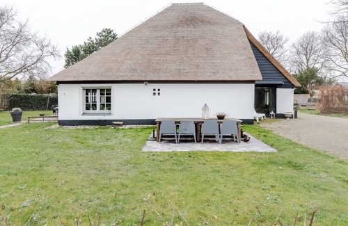Egmond-Binnen House | Ideal Apartment for 5 with Kitchen & Top Guest Ratings