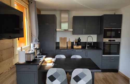 Meribel-Mottaret Apartment | Mountain View Apartment for 4 - Guest Rated 10/10