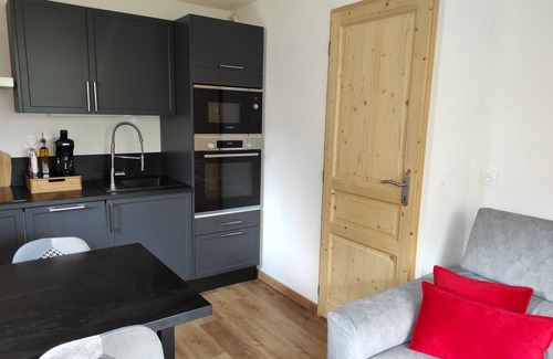 Meribel-Mottaret Apartment | Mountain View Apartment for 4 - Guest Rated 10/10