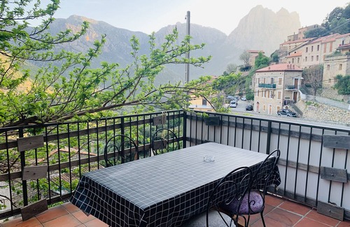 Ota House | Comfortable Apartment for 5 in Ota with Family Amenities