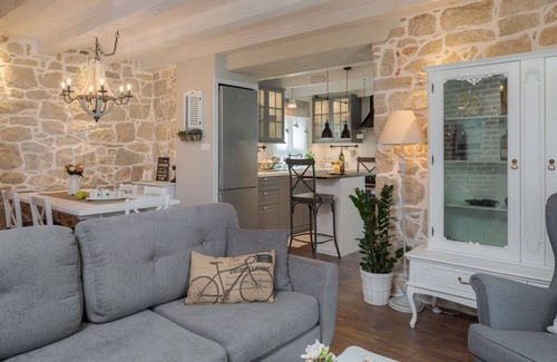 Split Apartment | Chic Apartment with Garden and Pool in Central Split