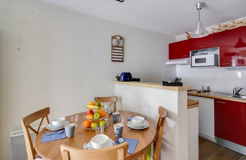 Sers Apartment | Cozy Apartment Barèges: Family-Friendly with Spa Access