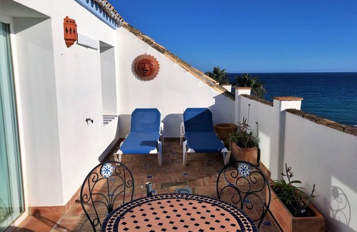 Bahia de Casares Apartment | Spacious Apartment for 8 Guests in Casares with Pool