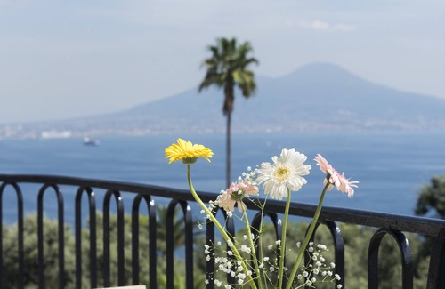 Posillipo House | Family-Friendly Apartment for 8 with Bay Views & Amenities