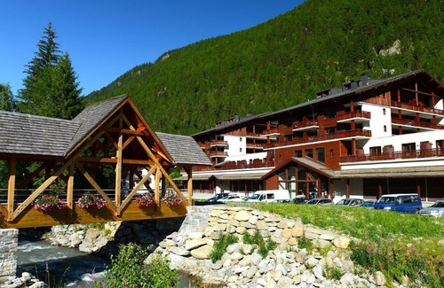 Vallorcine Apartment | Cozy 3-Bedroom Apartment at Dormio Resort Vallorcine