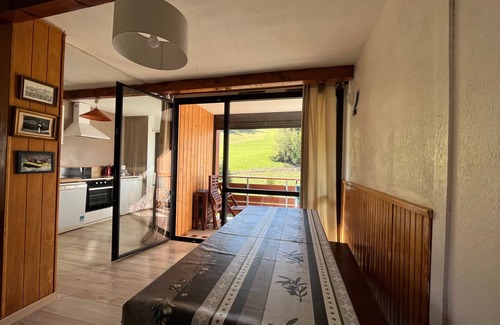 Le Sauze Apartment | Cozy Apartment Enchastrayes with Spa & Child-Friendly Amenities