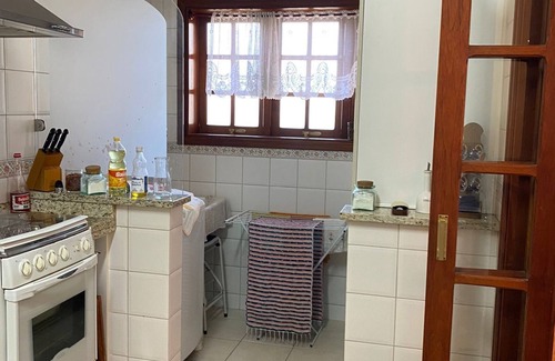 Vila Everest Apartment | Spacious Apartment for 10 Near Capivari with Spa & Breakfast
