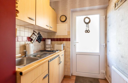 Tilzow Apartment | Cozy Apartment for Two with Ocean View & Family-Friendly Amenities
