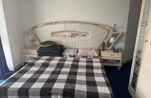 Al Ghubrah Ash Shamaliyyah Apartment | Apartment for Family