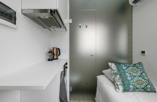 Lillekula Apartment | Pet-Friendly Apartment for One in Pristine White Decor