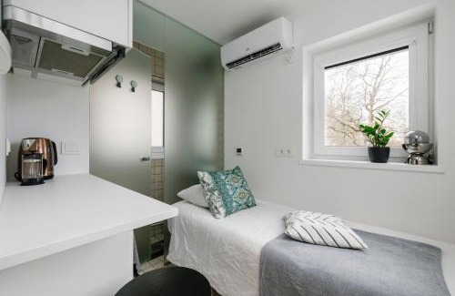Lillekula Apartment | Pet-Friendly Apartment for One in Pristine White Decor