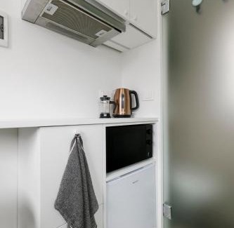 Lillekula Apartment | Pet-Friendly Apartment for One in Pristine White Decor