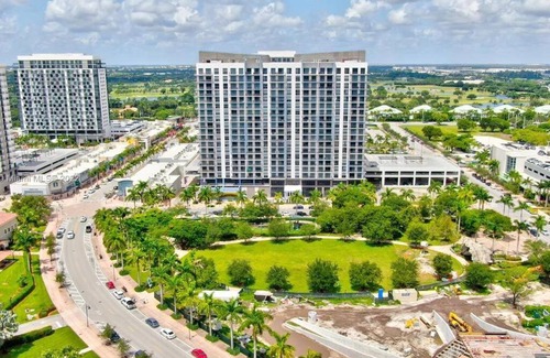 Doral Apartment | Stylish 2 Bed Apartment in Vibrant Downtown Doral