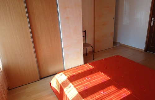 Vergeze Apartment | Cozy Retreat for Two with Kitchen and Breakfast Included