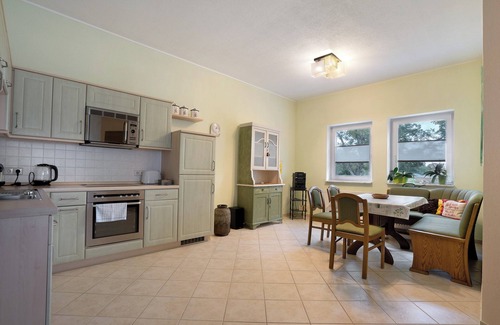 Forst Apartment | Cozy Apartment 'Forst Entdecken' Near Ocean with Wi-Fi