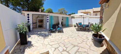 La Canuta Apartment | Modern Villa Fortuna: Oceanfront Retreat with Pool Access