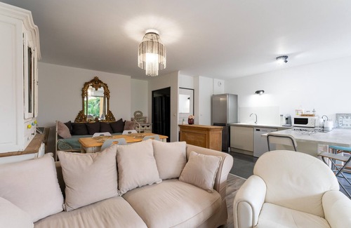 L'Isle-sur-la-Sorgue Apartment | Relaxing Apartment 'Un Temps Pour Soi' with Private Terrace