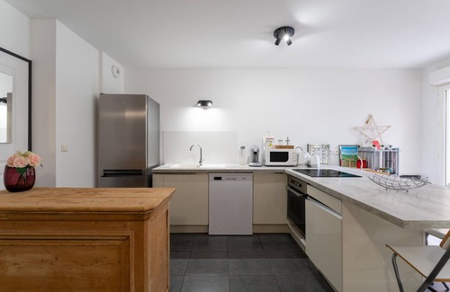 L'Isle-sur-la-Sorgue Apartment | Relaxing Apartment 'Un Temps Pour Soi' with Private Terrace