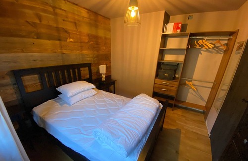 La Chapelle-d'Abondance Apartment | Cozy Apartment in La Chapelle-d'Abondance for 4 Guests