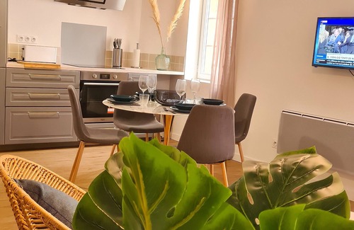 Marmande Apartment | Exceptional Apartment with Kitchen & Child-Friendly Amenities