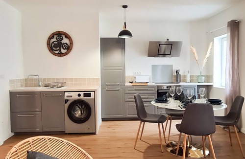Marmande Apartment | Exceptional Apartment with Kitchen & Child-Friendly Amenities
