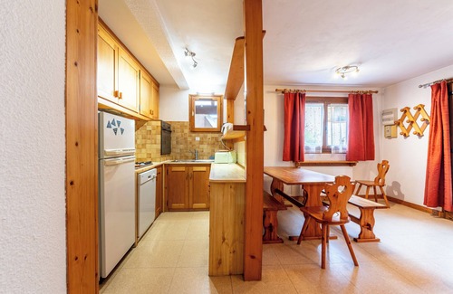 Pralognan-la-Vanoise Apartment | Apartment 'La Bévéria 5' with Private Terrace and Shared Garden