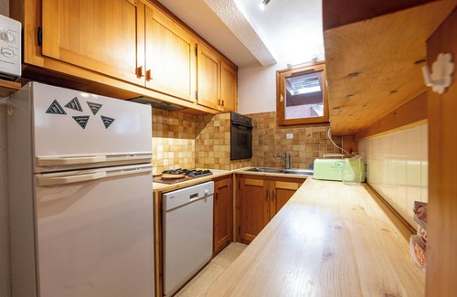 Pralognan-la-Vanoise Apartment | Apartment 'La Bévéria 5' with Private Terrace and Shared Garden