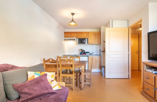 Saint-Sorlin-d'Arves Apartment | Apartment in Saint-Sorlin with Mountain View