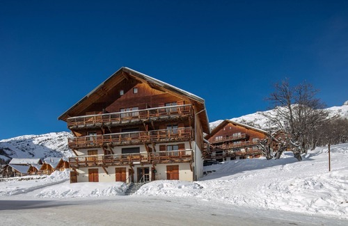 Saint-Sorlin-d'Arves Apartment | Apartment in Saint-Sorlin with Mountain View