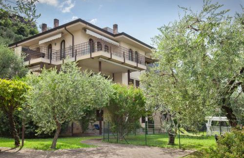 Frader Apartment | Scenic Apartment Frader Otto with Lake View - 4 Star Stay