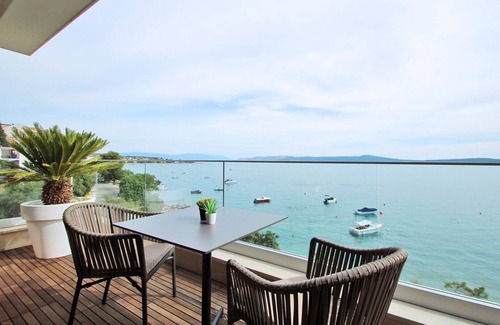 Selce Apartment | Discover Apartment Fran 5: Private Pool & Ocean Views