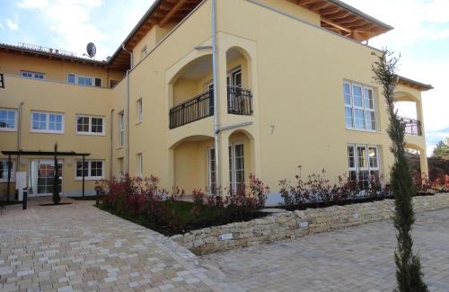Rust Apartment | Stylish Apartment Frank: Guest Rated 9.6/10, Family-Friendly
