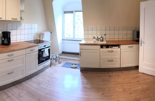 Muellheim Apartment | Pet-Friendly Apartment 'Friedrich' with Pool & Breakfast