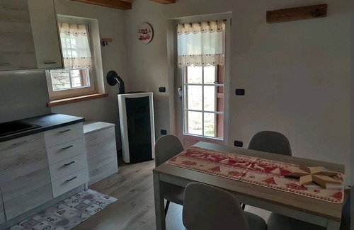 Formazza Apartment | Scenic Fuchs Haus: Mountain View Retreat with Spa & Breakfast