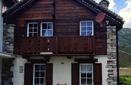 Formazza Apartment | Scenic Fuchs Haus: Mountain View Retreat with Spa & Breakfast