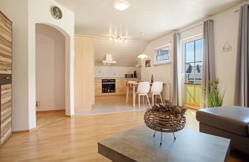 Tettnang Apartment | Apartment 'Fuchs' with Shared Pool, Wi-Fi and Air Conditioning
