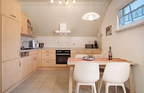 Tettnang Apartment | Apartment 'Fuchs' with Shared Pool, Wi-Fi and Air Conditioning