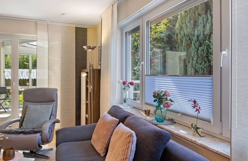Tratzhof Apartment | Fuldatalblick Apartment: Garden Retreat with Free Wi-Fi