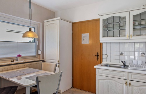 Tratzhof Apartment | Fuldatalblick Apartment: Garden Retreat with Free Wi-Fi