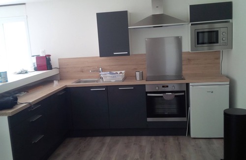 Hourtin Apartment | Cozy Lakeview Apartment for 4 with Pet-Friendly Amenities