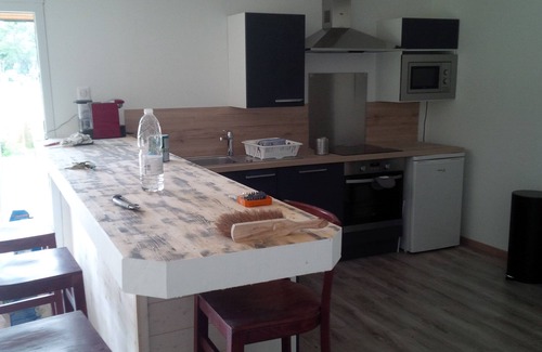 Hourtin Apartment | Cozy Lakeview Apartment for 4 with Pet-Friendly Amenities